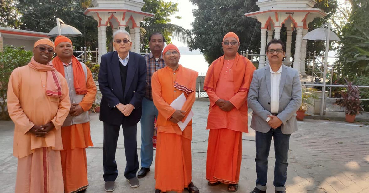 A memorable moment with foreign delegates
